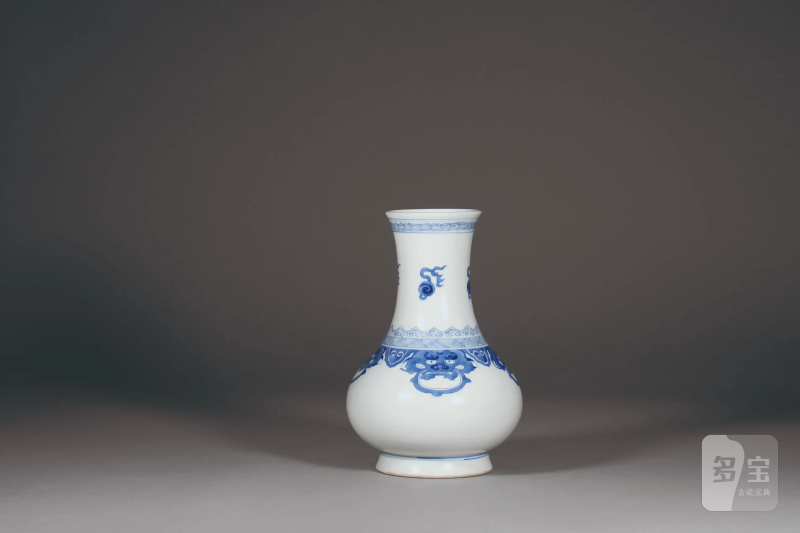 清 青花瑞兽衔环尊